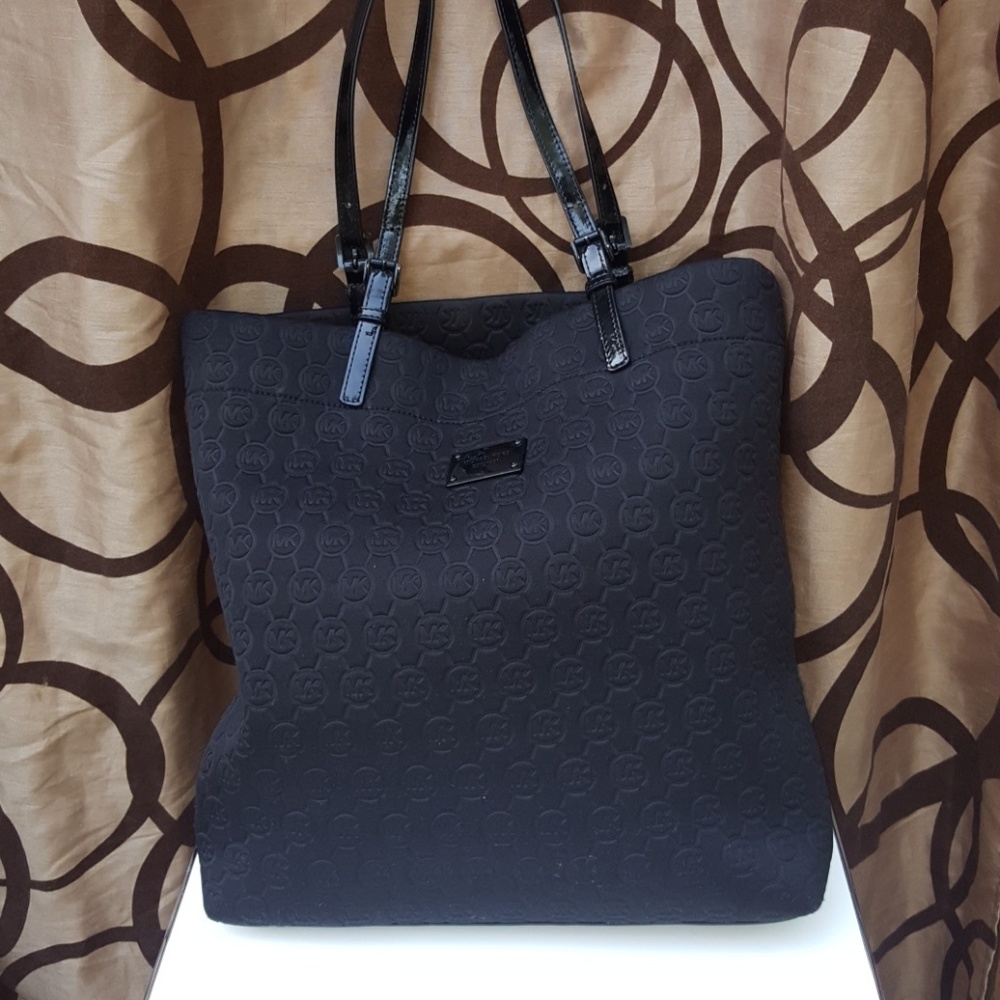 SOLD!!!!MICHAEL KORS NEOPRENE TOTE - KV1208